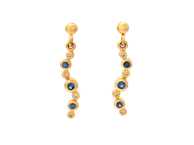 Jewellery, EARRINGS, 18K gold with blue sapphires and brilliant cut diamonds 0,04 ctw