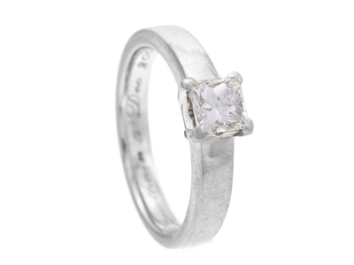 Jewellery, SOLITAIRE RING, 18K white gold