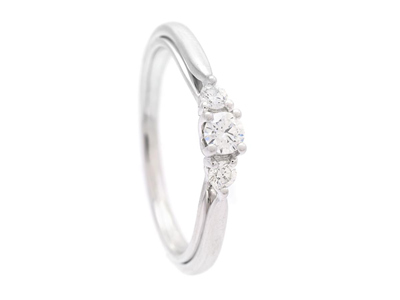 Jewellery, THREE STONE RING, 18K white gold