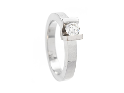 Jewellery, SOLITAIRE RING, 18K white gold