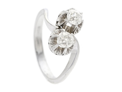 Jewellery, TWO STONE CROSS OVER RING, 18K white gold