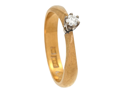 Jewellery, SOLITAIRE RING, 23K gold with setting in 18K white gold