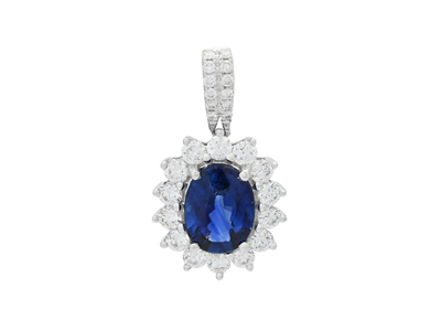 Jewellery, CLUSTER PENDANT, 18K white gold with oval blue sapphire 1,20 ct
