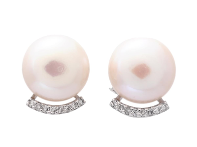 Jewellery, PEARL EARRINGS, 18K gold with button shaped cultured freshwater pearls approx. 7,8 mm