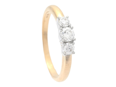 Jewellery, THREE STONE RING, 18K gold with brilliant cut diamonds 0,38 ctw