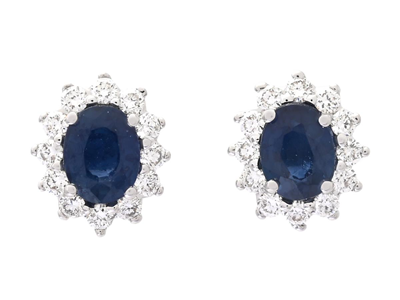 Jewellery, EARRINGS, 18K white gold with oval blue sapphires 0,49 ctw 24 brilliant cut diamonds 0,14 ctw W/SI