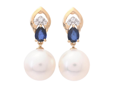 Jewellery, PEARL EARRINGS, 18K gold with 2 cultured freshwater pearls 7,6 mm