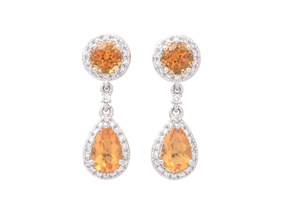 Jewellery, EARRINGS, 18K gold with 2 peridots 0,75 ctw