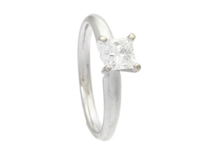 Jewellery, SOLITAIRE RING, 14K white gold