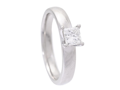 Jewellery, SOLITAIRE RING, 18K white gold