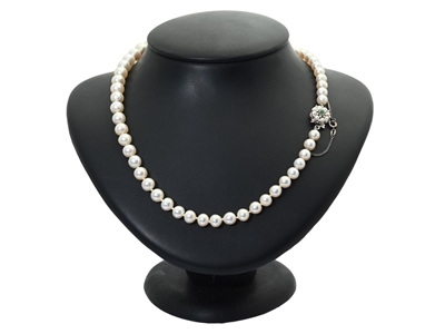 Jewellery, PEARL NECKLACE, cultured salt-water pearls approx. 9,1-6,0 mm