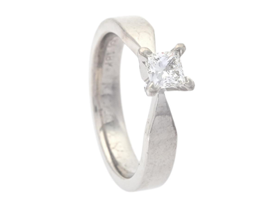 Jewellery, SOLITAIRE RING, 18K white gold