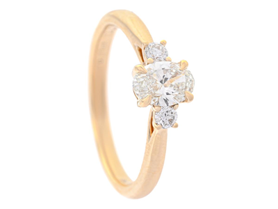 Jewellery, THREE STONE RING, 18K gold