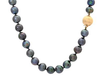 Jewellery, PEARL NECKLACE, dyed  cultured pearls