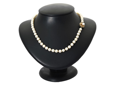 Jewellery, PEARL NECKLACE, cultured salt water pearls approx. 6,0 mm