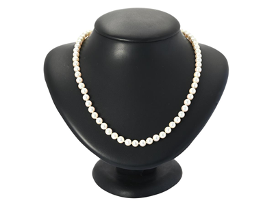 Jewellery, PEARL NECKLACE, cultured salt water pearls approx. 5,8 mm