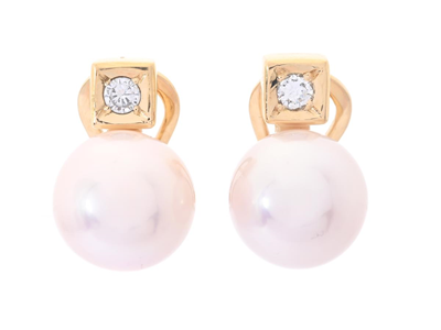 Jewellery, PEARL EARRINGS, 18K gold with cultured freshwater pearls with pink tone approx. 10,6 mm