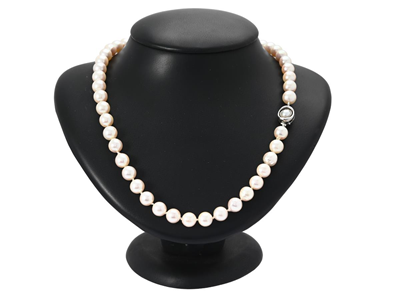 Jewellery, PEARL NECKLACE, cultured pearls