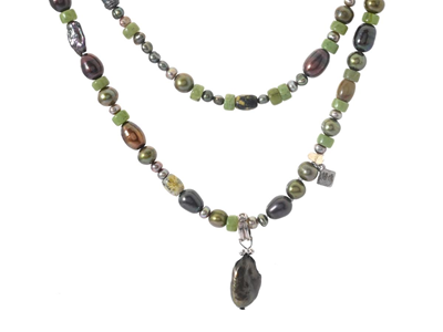 Jewellery, NECKLACE, cultured dyed freshwater pearls