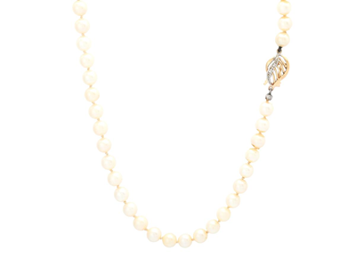 Jewellery, PEARL NECKLACE, cultured salt water pearls 6-6,5 mm