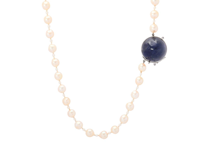 Jewellery, PEARL NECKLACE, cultured salt-water pearls approx. 7,5-7,8 mm and approx. 2,7 mm