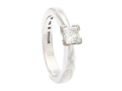 Jewellery, SOLITAIRE RING, 18K white gold