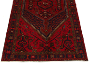 Carpets - HAMADAN, 128x223 cm. Handmade Persian carpet in wool in typical red color. The hexagon in the center is surrounded by a floral binding - View 4