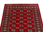 Carpets - PAKISTAN, 139x197 cm. Handmade Pakistani carpet in wool. The pattern is typical for this kind of carpet and reminds of the one of Bokhara-carpets. Mail only. - View 3