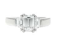 Jewellery, RING, platinum (950), in auction: Exclusive – Saturday 12 April 2014