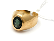 Lot, Signet ring 18K 5,6g Ø17½ with stone, stone unmounted and damaged, in auction: Pawn – Tuesday 28 July 2015