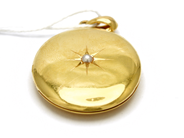 Jewellery, Locket with stone 18K Approx 4cm, somewhat defect backpart, in auction: Pawn – Tuesday 10 November 2015