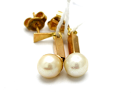 Jewellery, Earrings with pearl 18K odd stop approx 2,5cm 3,4g, in auction: Pawn – Tuesday 10 November 2015