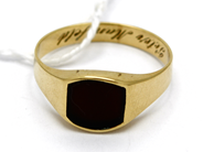 Lot, Signet ring with stone 14K "engraved" Ø20 3,5g, in auction: Pawn – Tuesday 10 November 2015