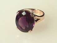 Jewellery, RING, 18K gold with amethyst, in auction: Modern – Saturday 4 November 2000