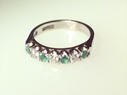 Jewellery, ETERNITYRING, 18K white gold with 3 brilliant-cut diamonds 0.30 ct. approx. W(H)-TCR(I)/VVS-VS, in auction: Modern – Saturday 4 November 2000