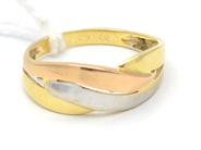 Jewellery, Ring three-coloured 18K 2,3g scratched, in auction: Pawn – Tuesday 27 September 2016