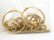 Lot, Lot of gold 18K 21,5g with stones, defect and skew, in auction: Pawn – Tuesday 27 September 2016