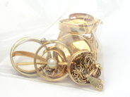 Lot, Lot of gold 18K 29,9g with pearl and small diamonds, engraved and defect , in auction: Pawn – Tuesday 27 September 2016