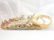 Lot, Lot of gold 18K 26,7g with stone and pearl, defect and engraved, in auction: Pawn – Tuesday 27 September 2016