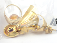 Lot, Lot of gold 18K 25,8g with stones and pearls, defect and engraved, in auction: Pawn – Tuesday 27 September 2016