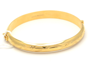 Lot, Bangle 18K 13,8g Ø6,2cm stiff and openable, small scratches, in auction: Pawn – Tuesday 27 September 2016