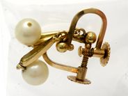 Lot, Earrings 18K 2,8g one pair with pearls and screw lock, in auction: Pawn – Tuesday 27 September 2016