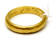 Lot, Ring 23K 6,5g skew and engraved, in auction: Pawn – Tuesday 27 September 2016