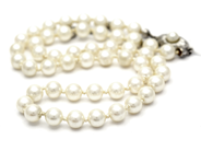 Jewellery, Pearl necklace 38,5cm, silver clasp, in auction: Pawn – Tuesday 27 September 2016