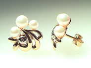 Jewellery, EARRINGS, 18K gold with  pearls and diamonds, in auction: TreasureHunt – Tuesday 29 May 2001