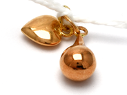 Jewellery, Pendant two items. 18K 0,7g Heart and Drop, in auction: Pawn – Tuesday 23 April 2019