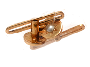 Jewellery, Shirt buttons 18K 2,1g with pearl, in auction: Pawn – Tuesday 23 April 2019