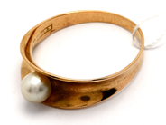 Lot, Lot of gold 18K 2,4g Ø17 with cultured pearl Ø4,8mm, in auction: Pawn – Tuesday 23 April 2019