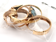 Lot, Lot of gold 18K 4,1g stone, ragged, in auction: Pawn – Tuesday 23 April 2019