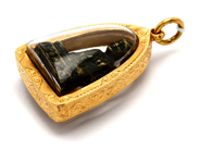Lot, Pendant 23K gross weight 15,5g with sculpture , in auction: Pawn – Tuesday 23 April 2019